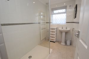 Shower room- click for photo gallery